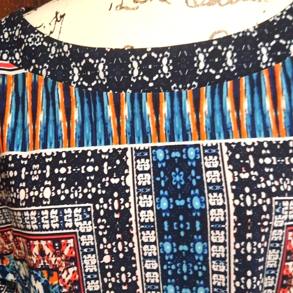 Cold Shoulder Geometric Print Dress - Picture 6 of 9